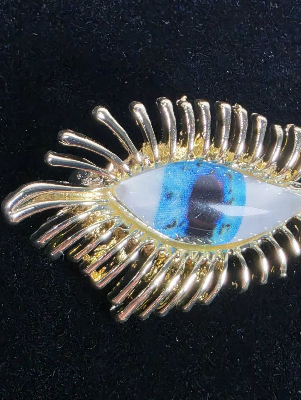 Gold Eyelash Eye Brooch with Blue Enamel Accent